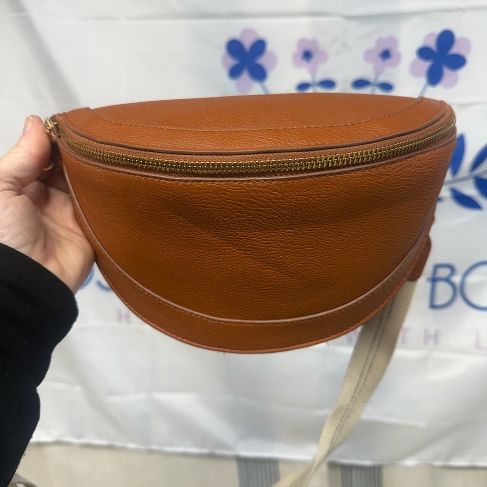 Universal Thread Tan Leather Shoulder Bag